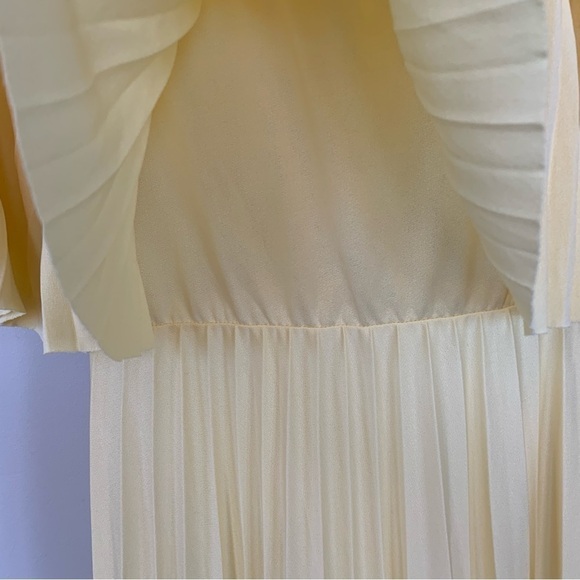 ASOS Light Yellow Pleated Dress Size 2 NWT - Picture 4 of 8